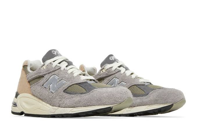 NEW BALANCE: "Teddy Santis x New Balance Made in USA 990V2"